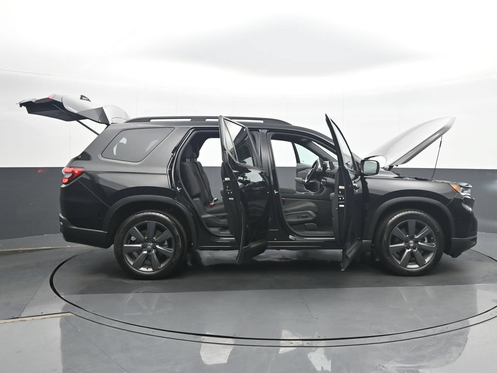 Used 2025 Honda Pilot Sport image 37