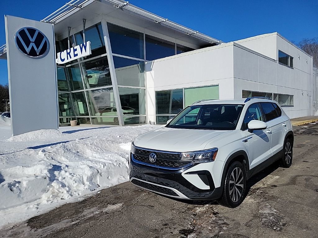 Certified 2022 Volkswagen Taos SE image 1