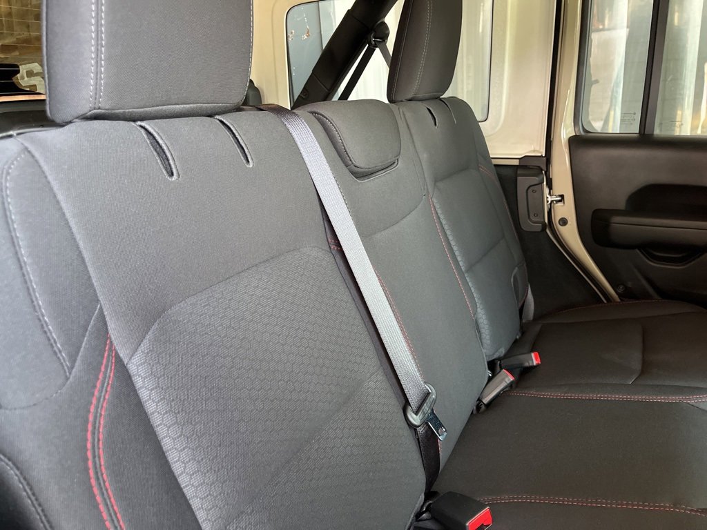 Used 2022 Jeep Wrangler Unlimited Rubicon w/ LED Lighting Group image 39