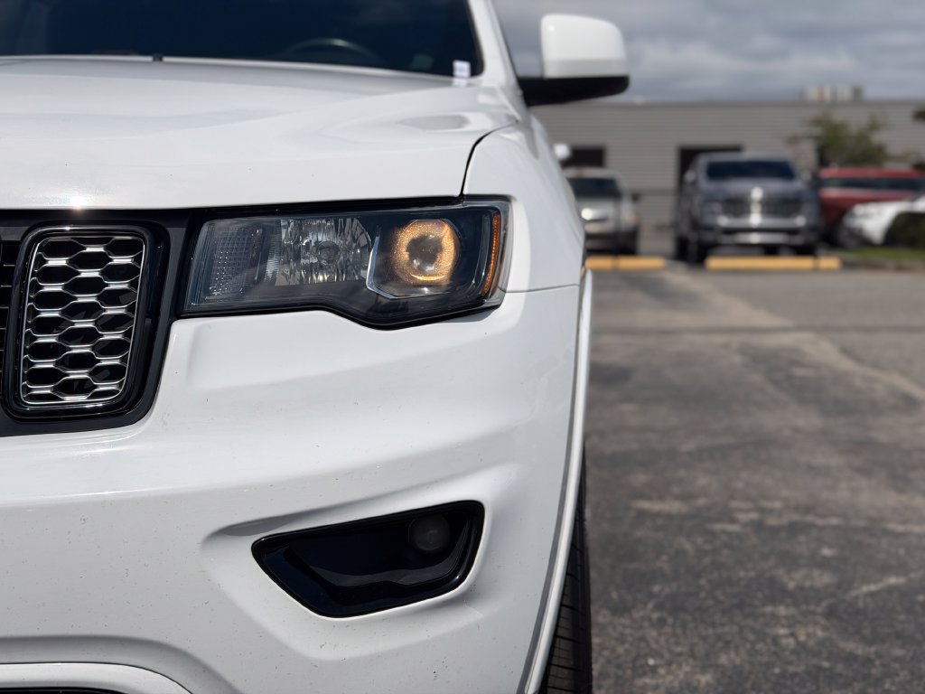 Used 2019 Jeep Grand Cherokee Altitude RWD image 11