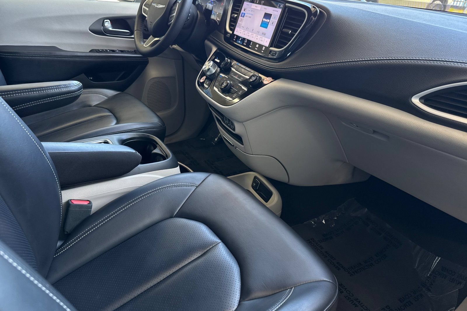 Used 2023 Chrysler Pacifica Touring-L FWD image 17