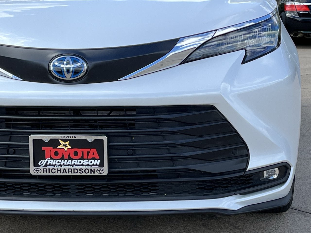 Used 2025 Toyota Sienna XLE FWD image 8