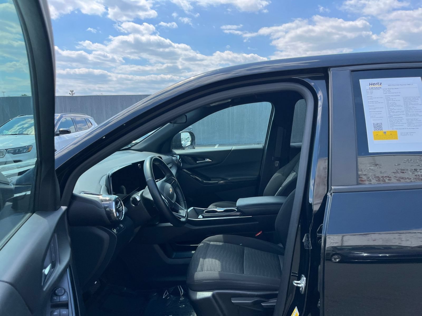 Used 2025 Chevrolet Equinox LT FWD image 27