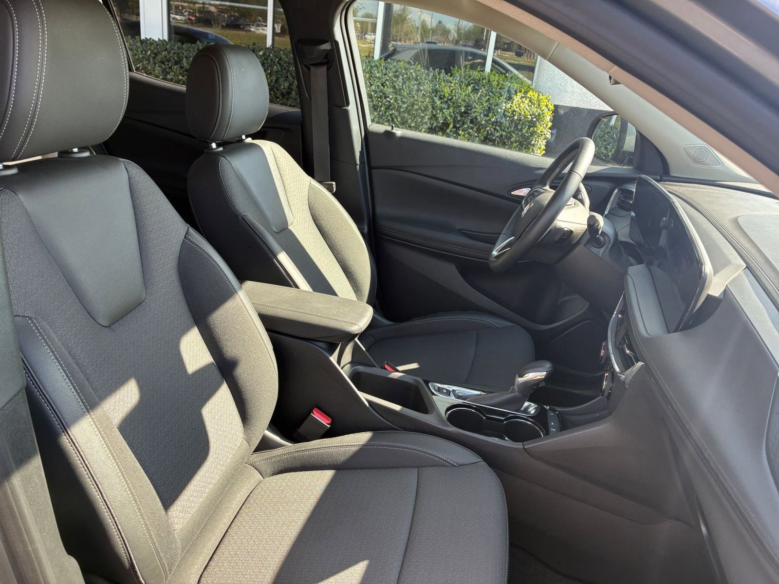 Used 2025 Buick Encore GX Preferred image 35