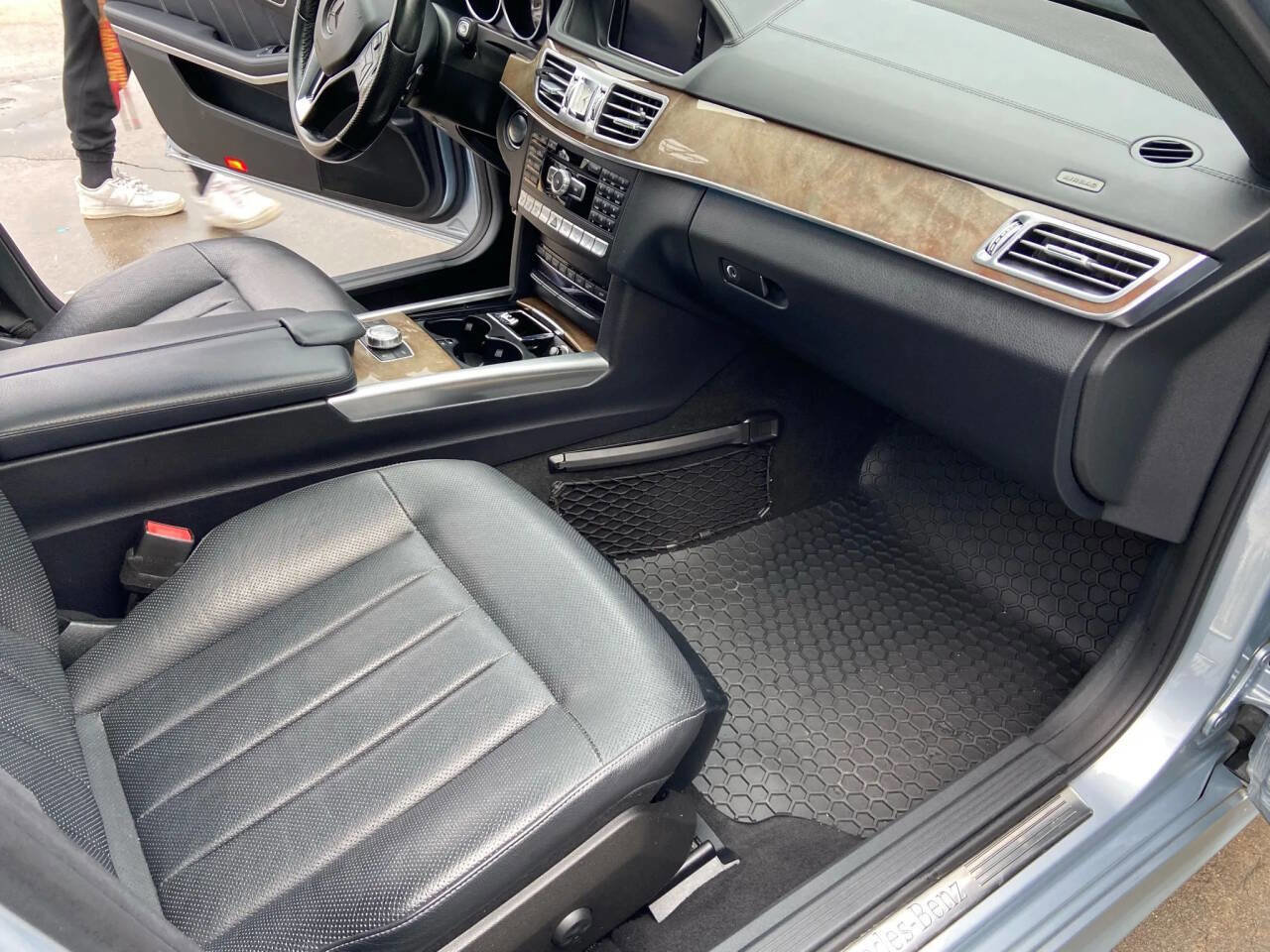 Used 2015 Mercedes-Benz E 400 Sedan w/ Driver Assistance Package image 13