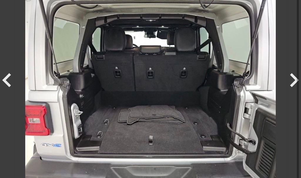 Used 2024 Jeep Wrangler Unlimited Sahara AWD/4WD image 16