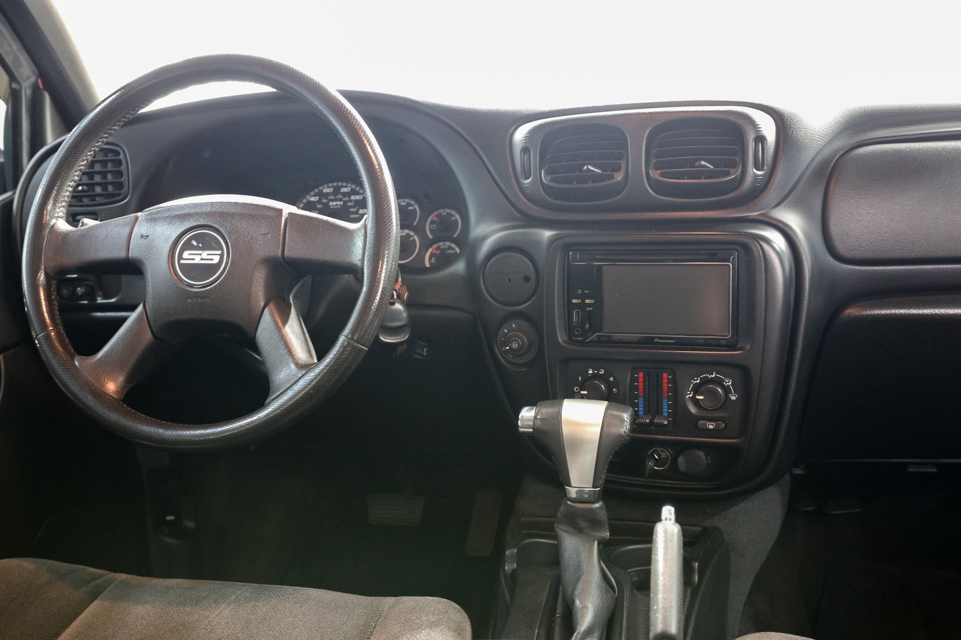 Used 2008 Chevrolet TrailBlazer SS w/ Sun And Sound Package RWD image 24