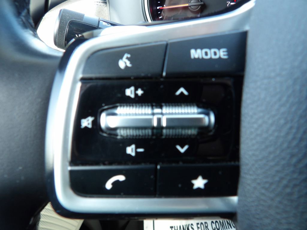 Used 2022 Kia Carnival LX FWD image 15