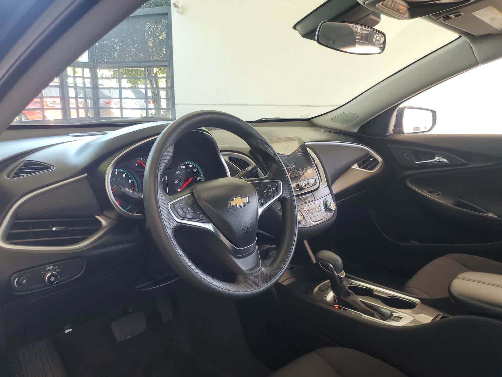 Used 2025 Chevrolet Malibu LT FWD image 2