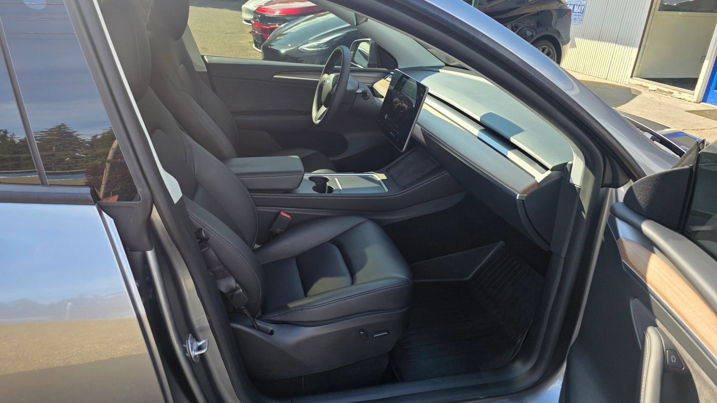 Used 2025 Tesla Model Y Long Range AWD/4WD image 13