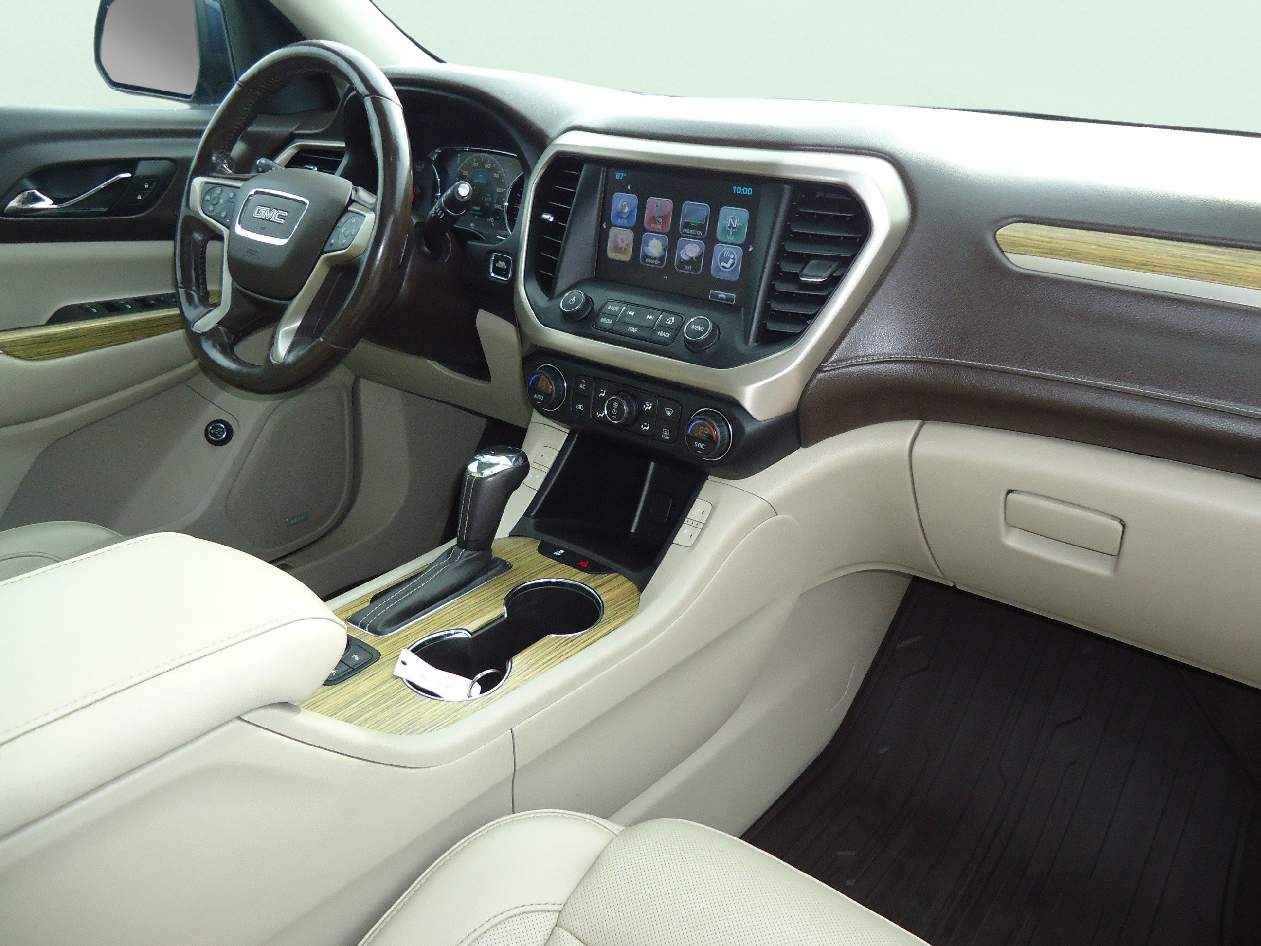 Used 2018 GMC Acadia Denali w/ Technology Package AWD/4WD image 31