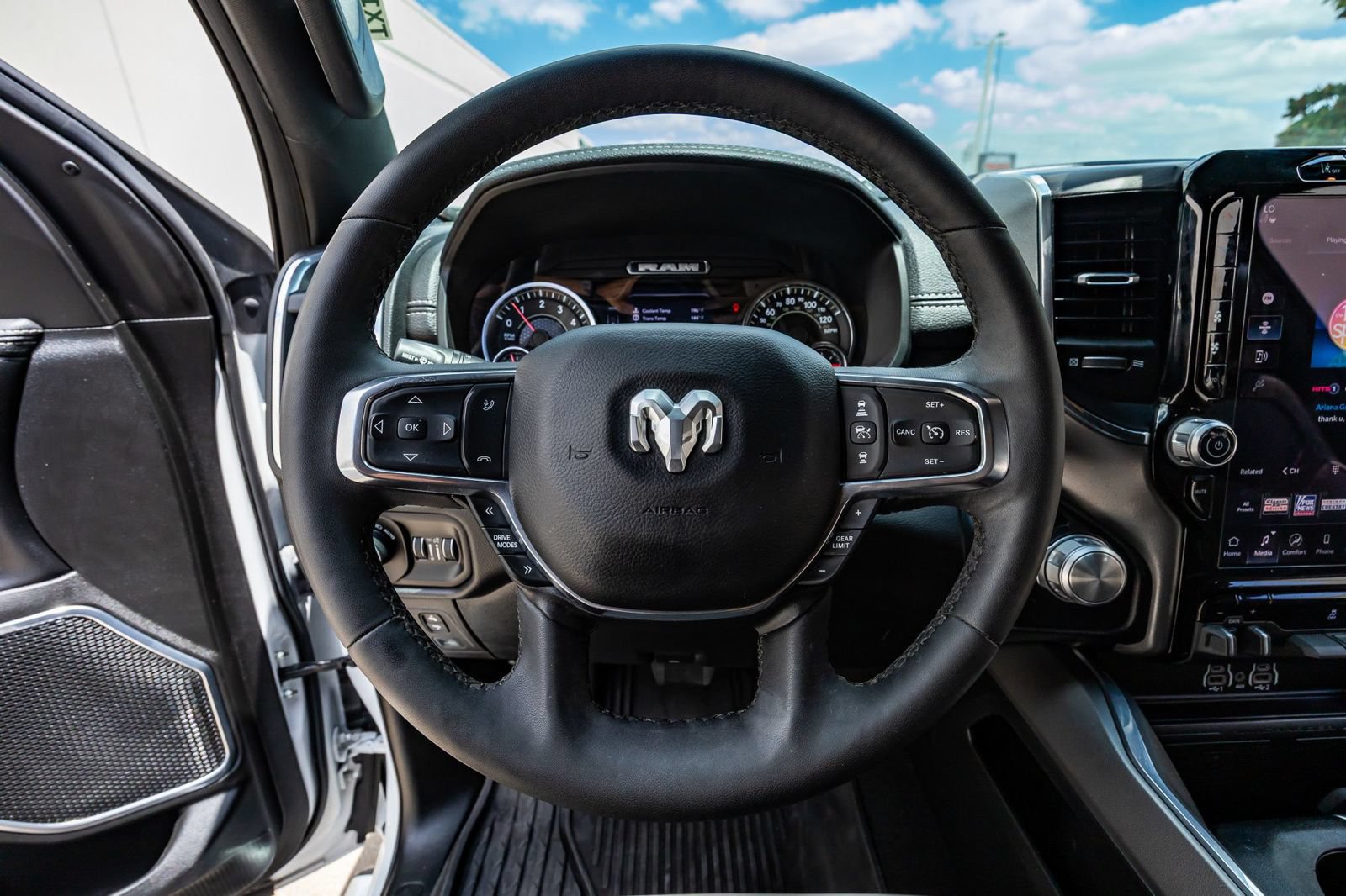 Used 2025 RAM 1500 Laramie w/ Sport Appearance Package AWD/4WD image 19