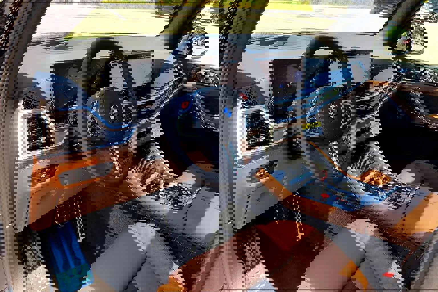 Used 2025 BMW X5 M Competition w/ Executive Package image 9