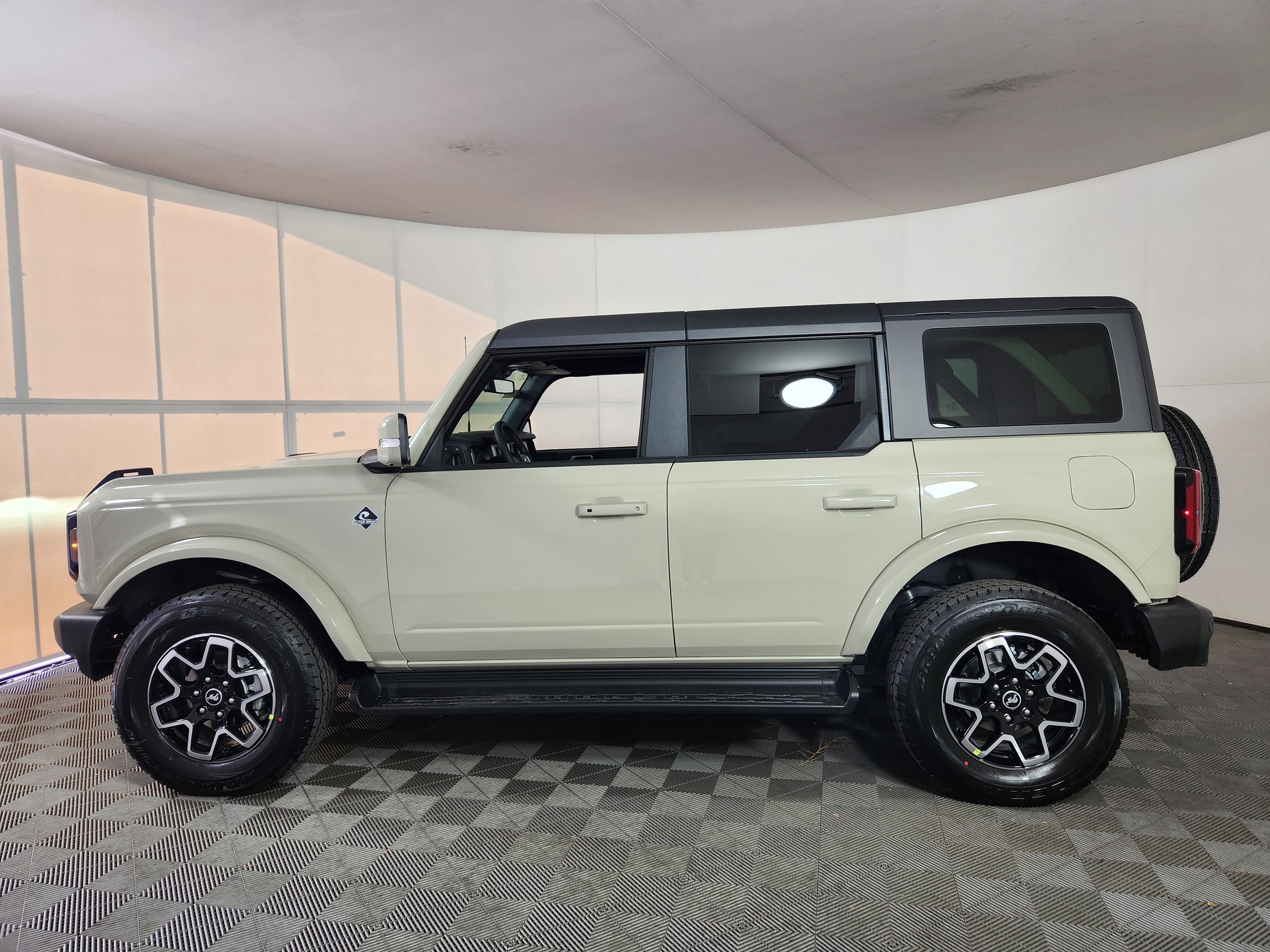 New 2025 Ford Bronco Outer Banks image 4