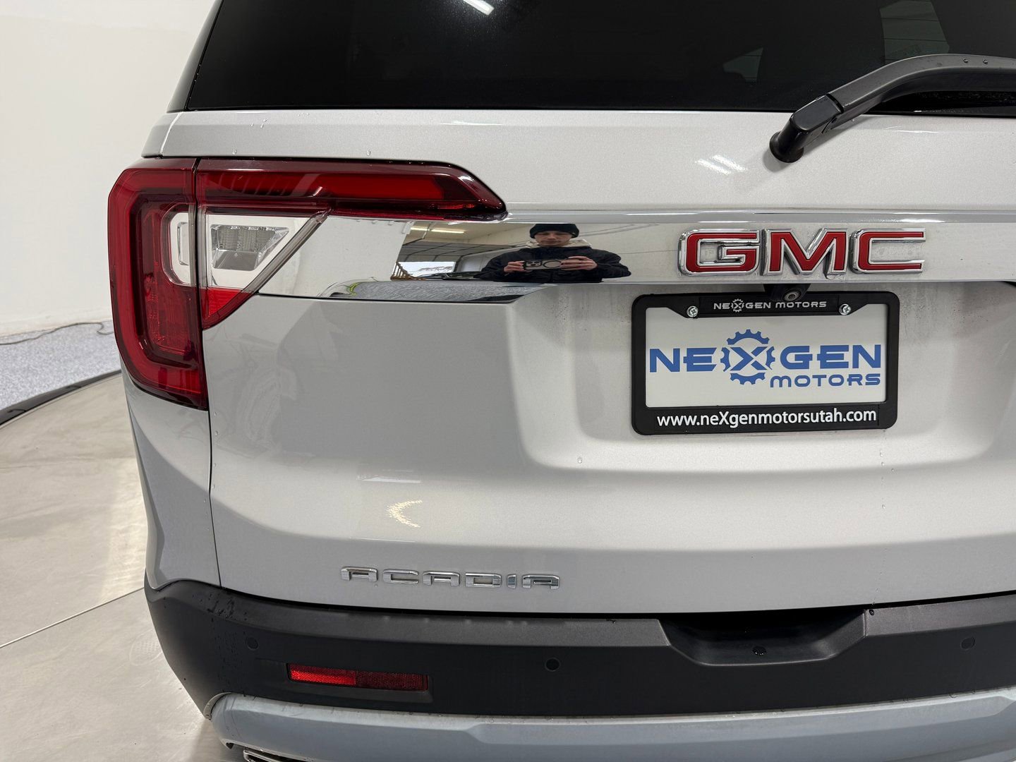 Used 2020 GMC Acadia SLT w/ LPO, Cargo Package image 56