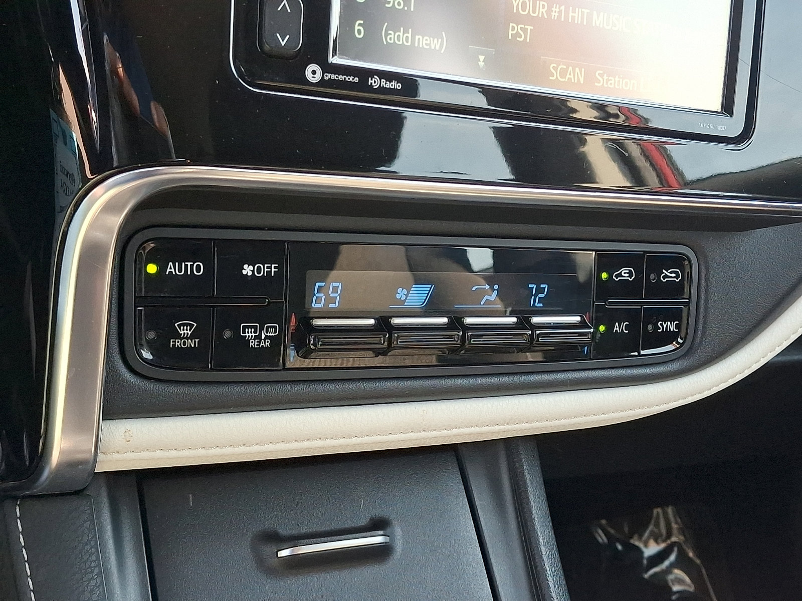 Used 2018 Toyota Corolla iM w/ All-Weather Mat Package FWD image 17
