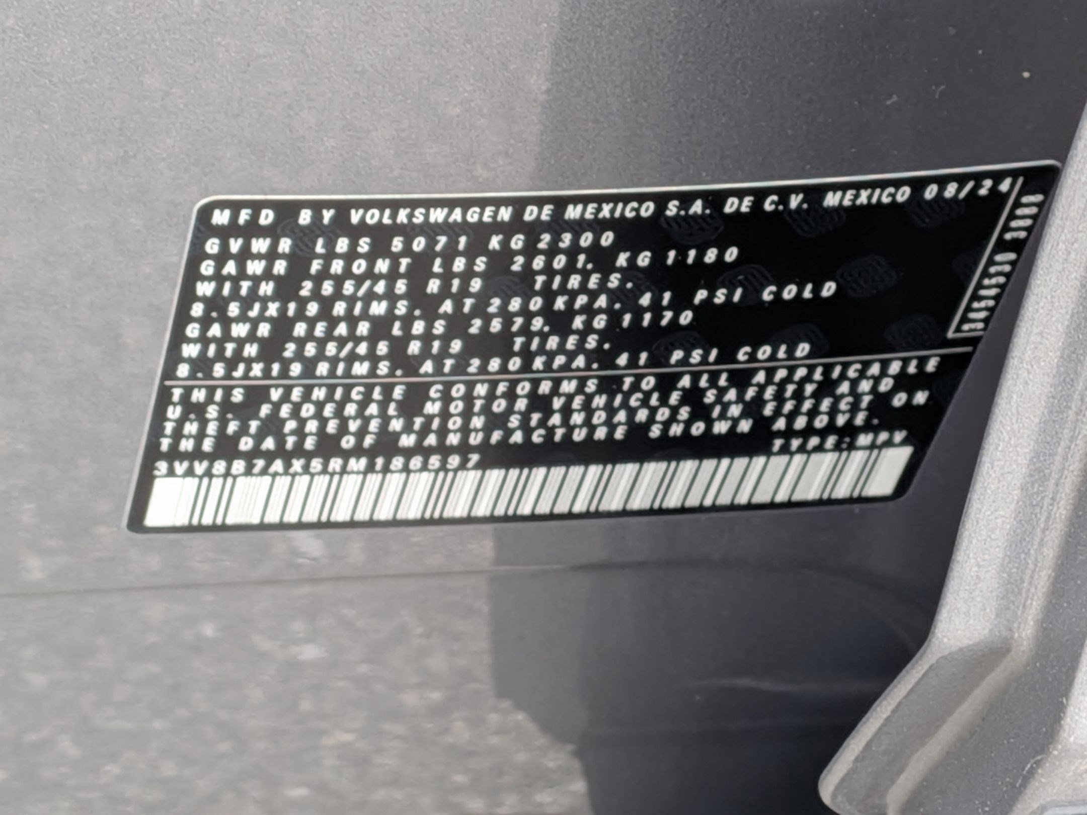 Used 2024 Volkswagen Tiguan SE R-Line image 38