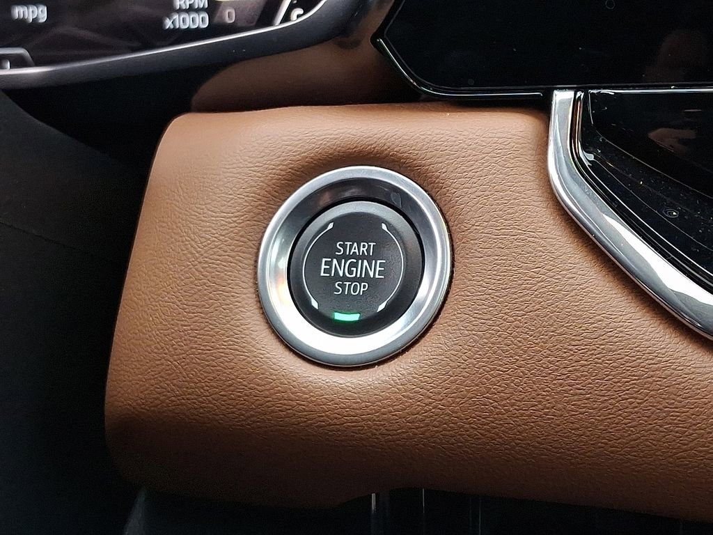 Certified 2024 GMC Canyon AT4 w/ AT4 Premium Package AWD/4WD image 24