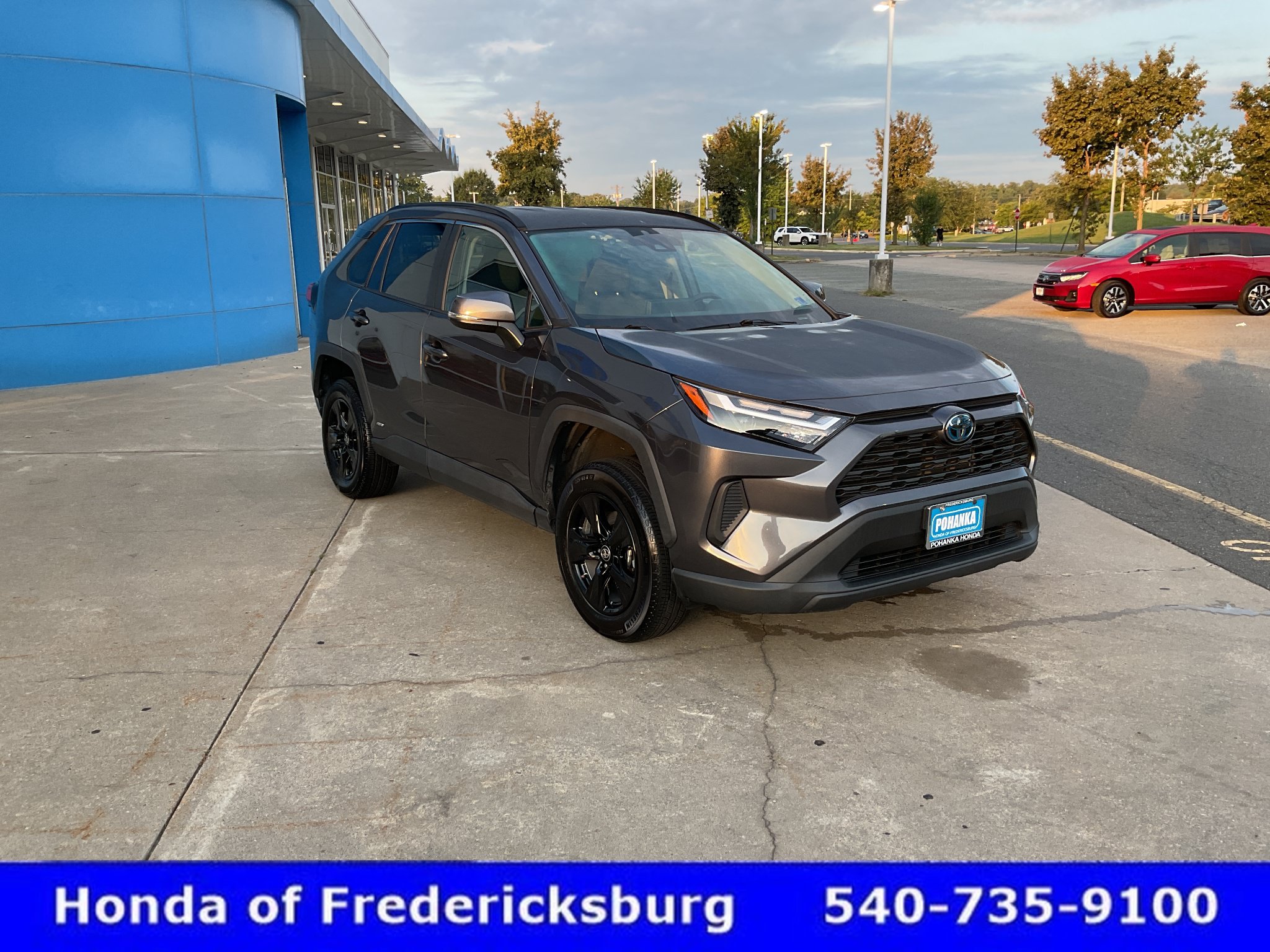 Used 2024 Toyota RAV4 XLE AWD/4WD image 8