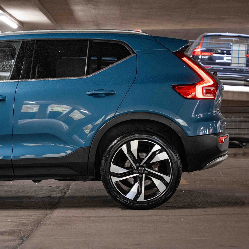 Certified 2023 Volvo XC40 B5 Ultimate w/ Protection Package Premier AWD/4WD image 4