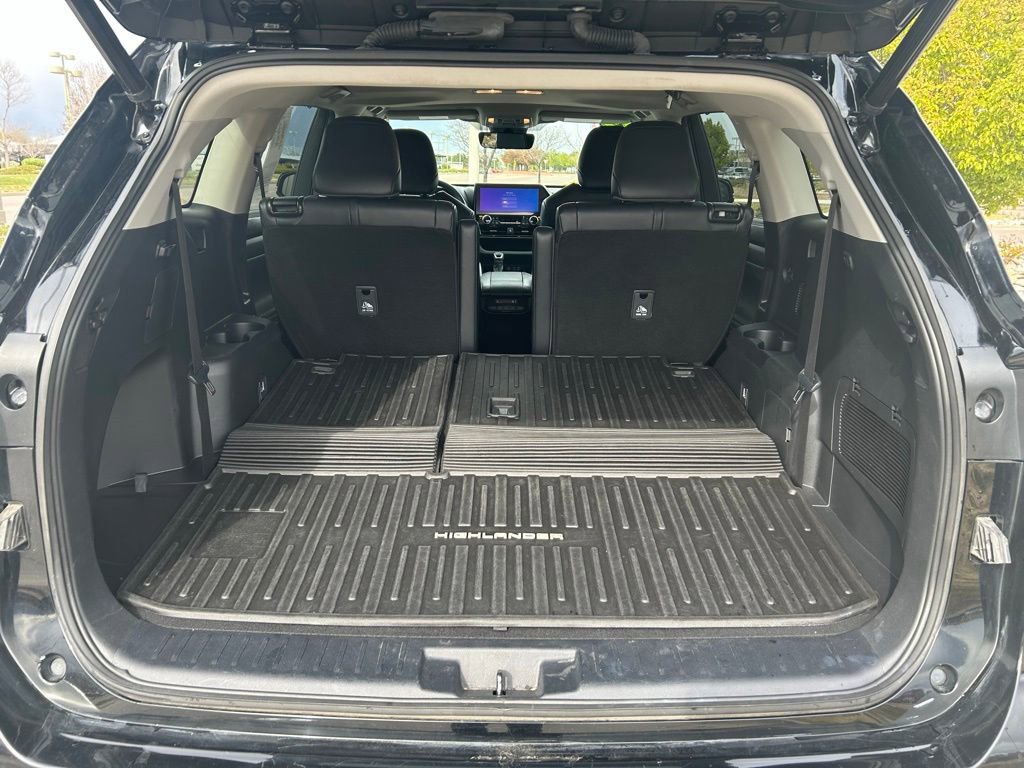Used 2023 Toyota Highlander XLE AWD/4WD image 27