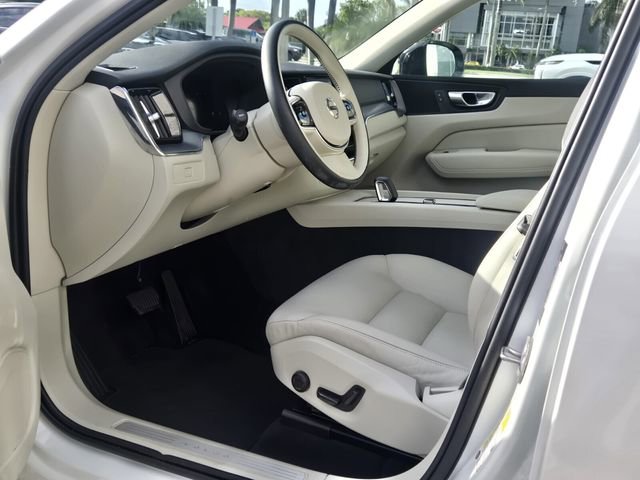 Used 2024 Volvo XC60 B5 Core image 15