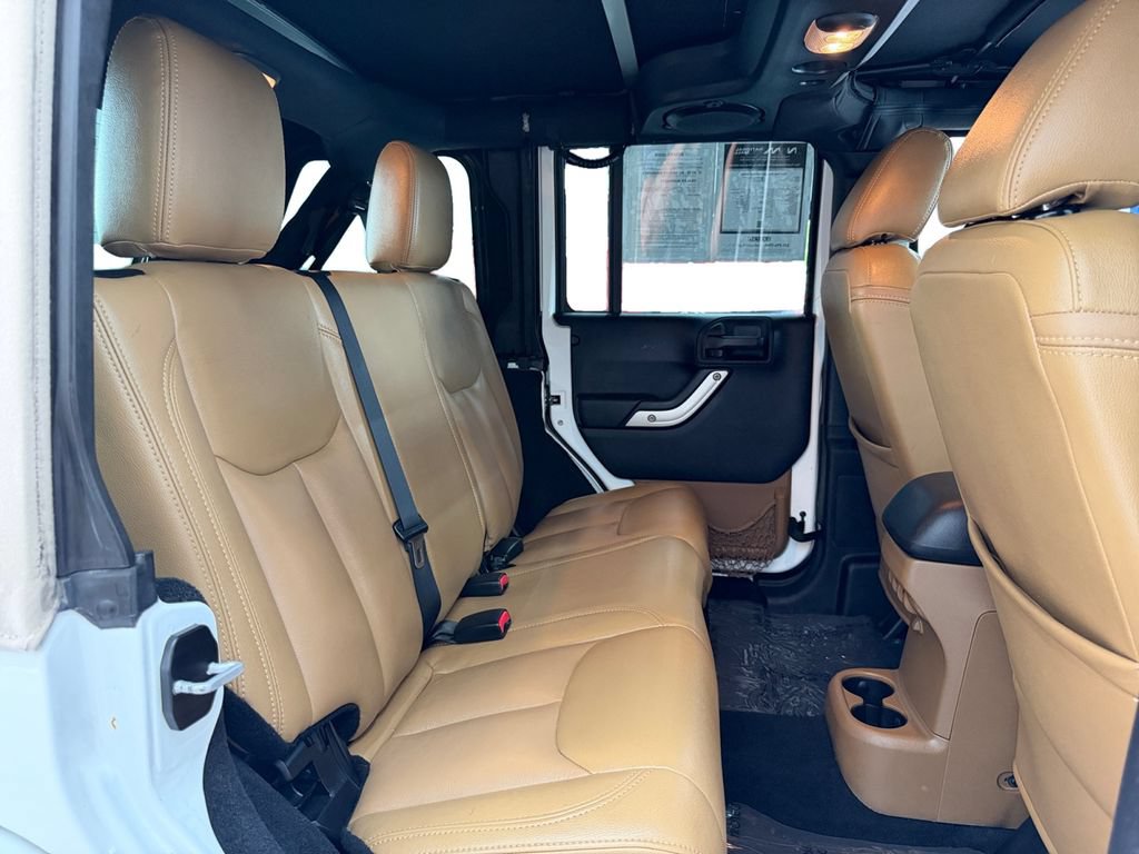 Used 2014 Jeep Wrangler Unlimited Sahara w/ Connectivity Group AWD/4WD image 18