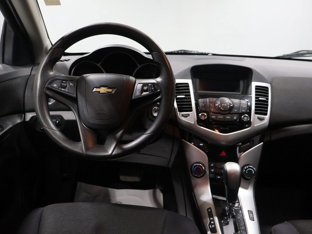 Used 2015 Chevrolet Cruze LT image 17