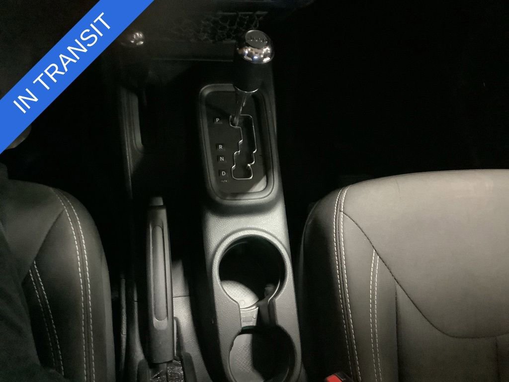 Used 2018 Jeep Wrangler Sahara w/ Connectivity Group AWD/4WD image 33