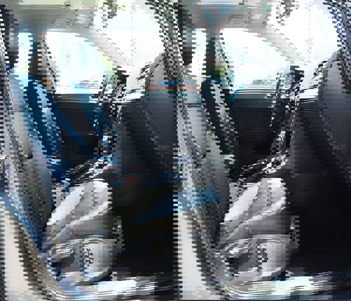 Used 2018 Volkswagen Golf SE image 34