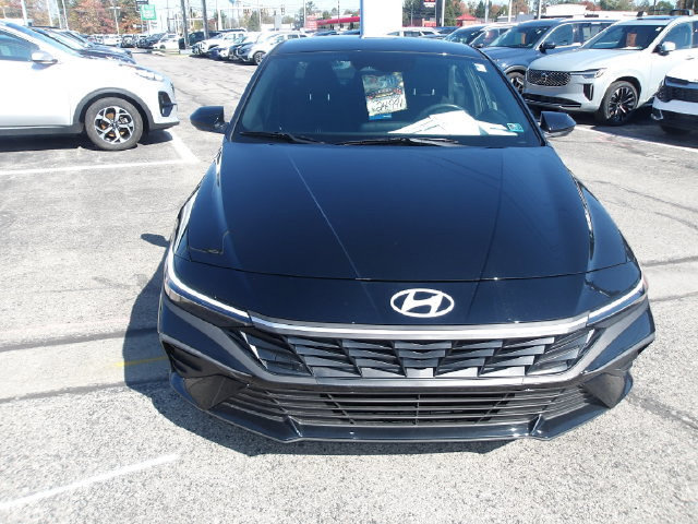 Certified 2025 Hyundai Elantra SEL FWD image 2