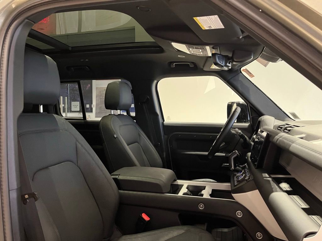 Used 2025 Land Rover Defender 110 S image 25