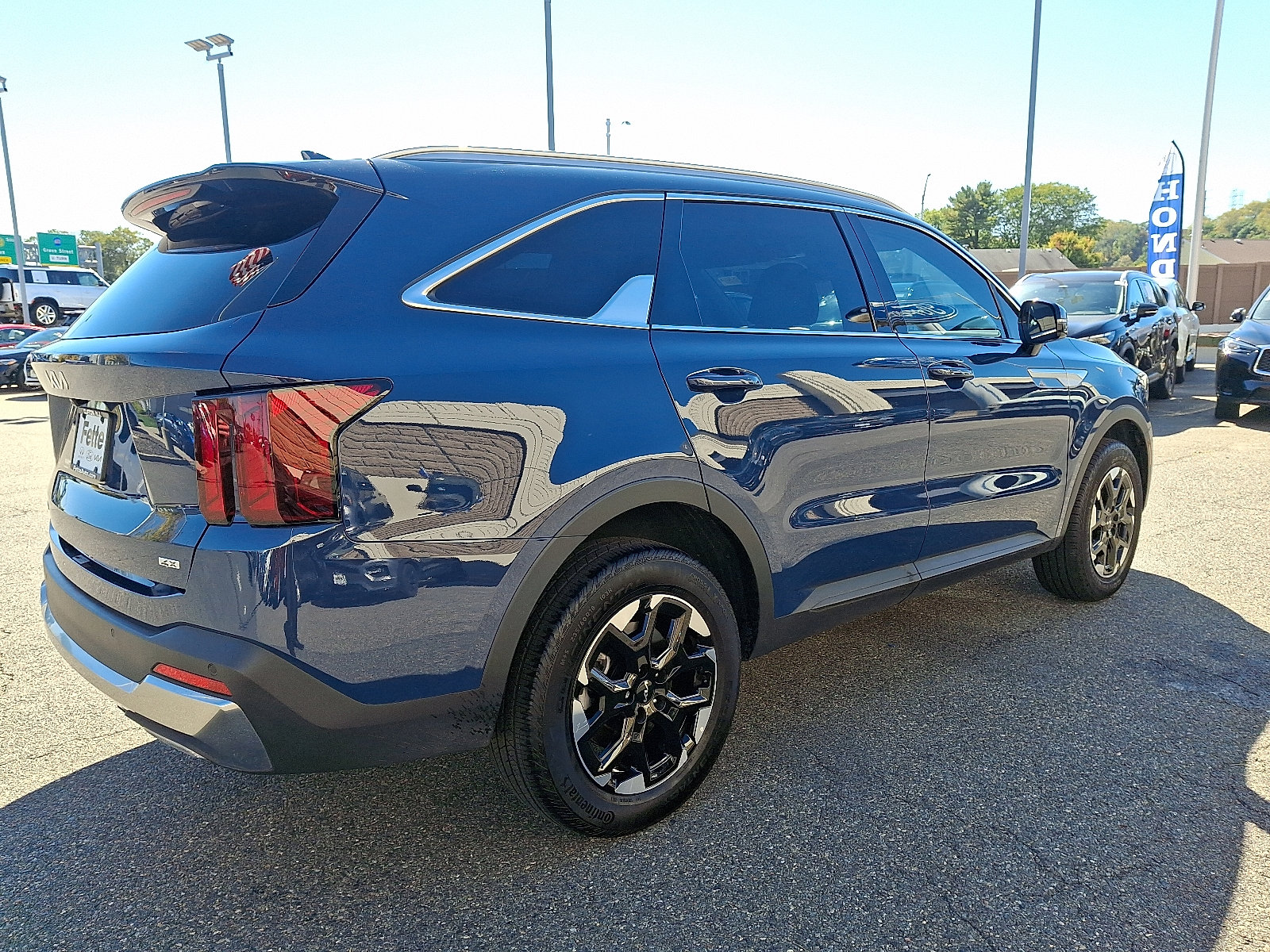 Used 2025 Kia Sorento S image 4