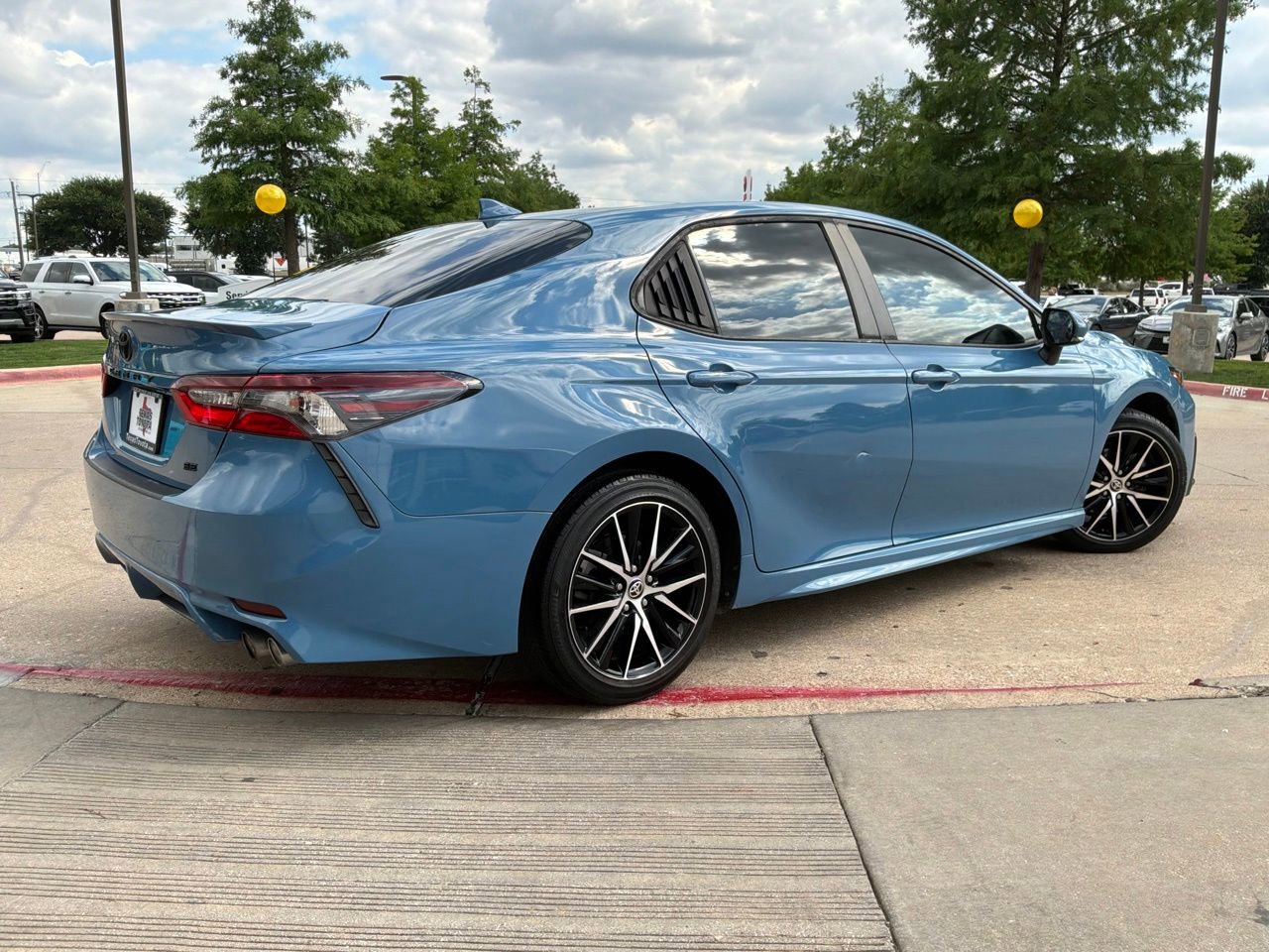 Used 2024 Toyota Camry SE FWD image 6