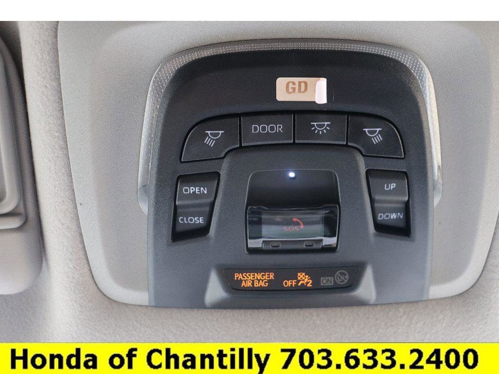 Used 2024 Toyota Corolla Cross XLE w/ Convenience Package image 18