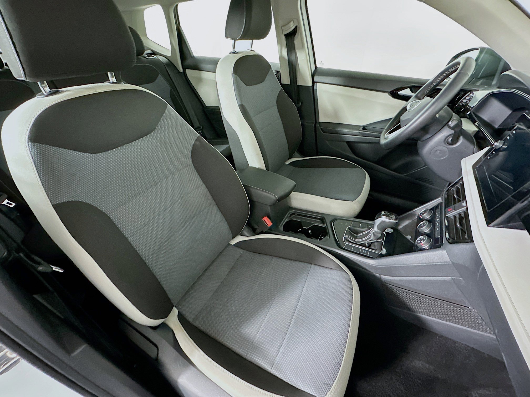 Used 2025 Volkswagen Taos S image 29