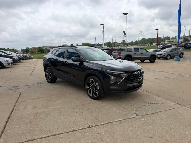 Used 2024 Chevrolet Trax RS w/ Sunroof Package FWD image 8