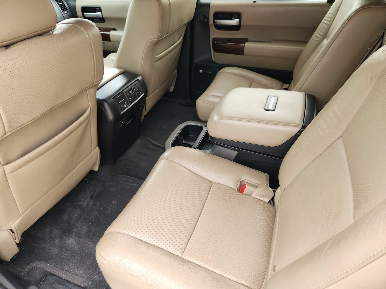 Used 2016 Toyota Sequoia Platinum RWD image 28