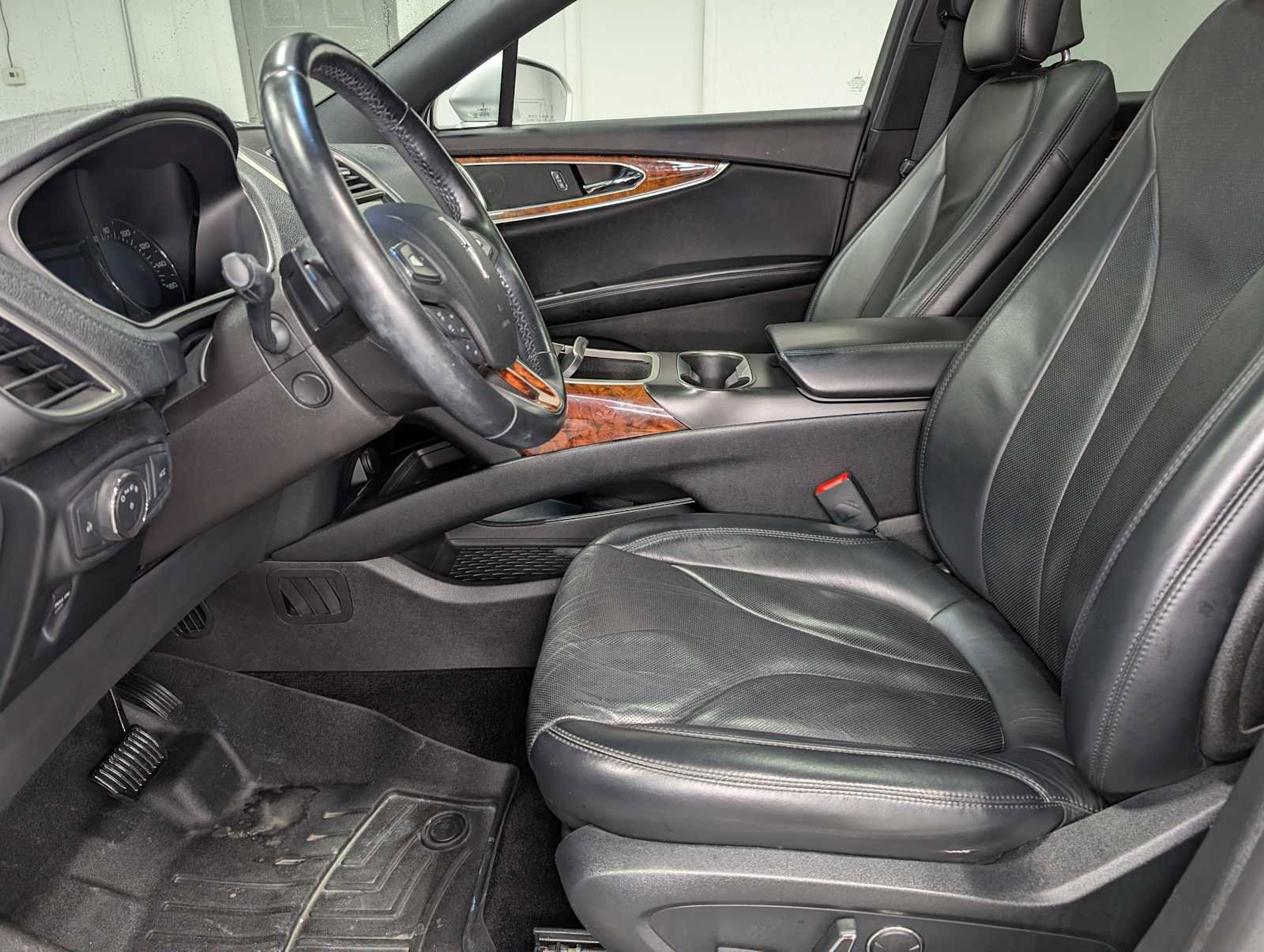 Used 2017 Lincoln MKX Reserve image 4