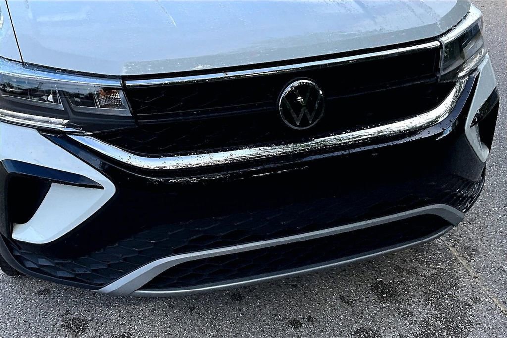 Certified 2023 Volkswagen Taos S image 11