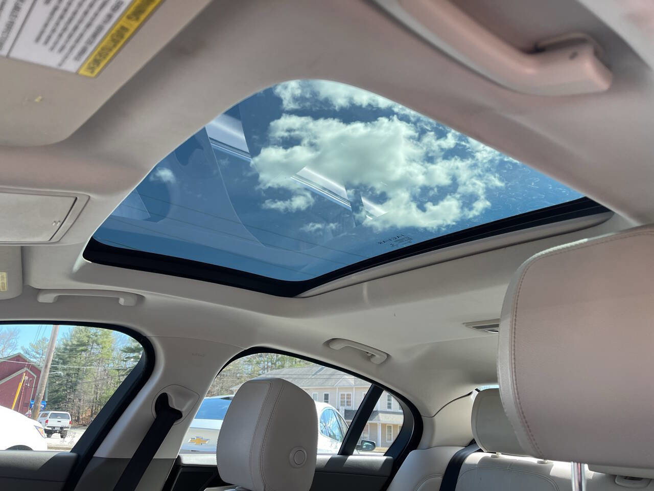 Used 2017 Jaguar XE Prestige image 18