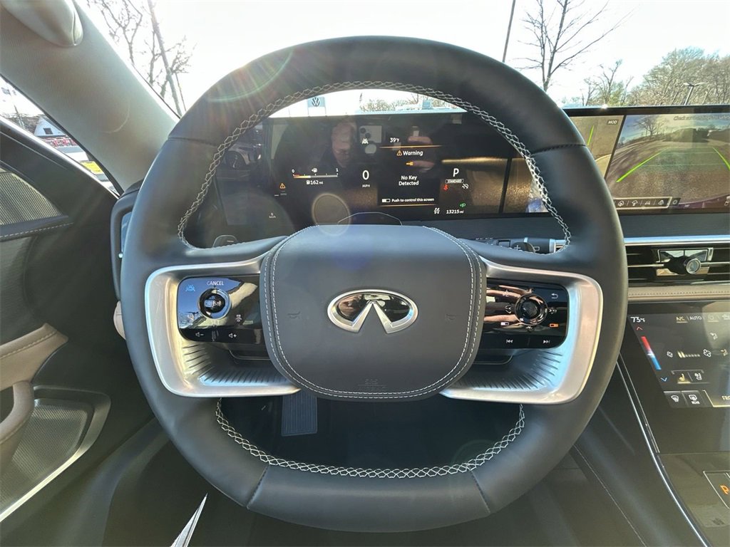 Certified 2025 INFINITI QX80 Sensory image 18