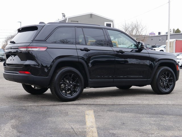 Used 2025 Jeep Grand Cherokee Altitude image 6