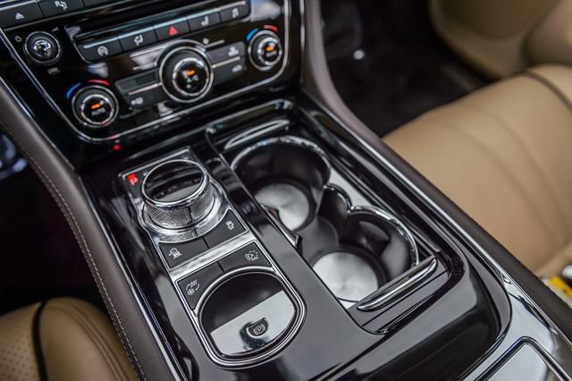 Used 2016 Jaguar XJ R-Sport RWD image 43