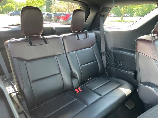 Used 2020 Ford Explorer Platinum w/ Premium Technology Package AWD/4WD image 41