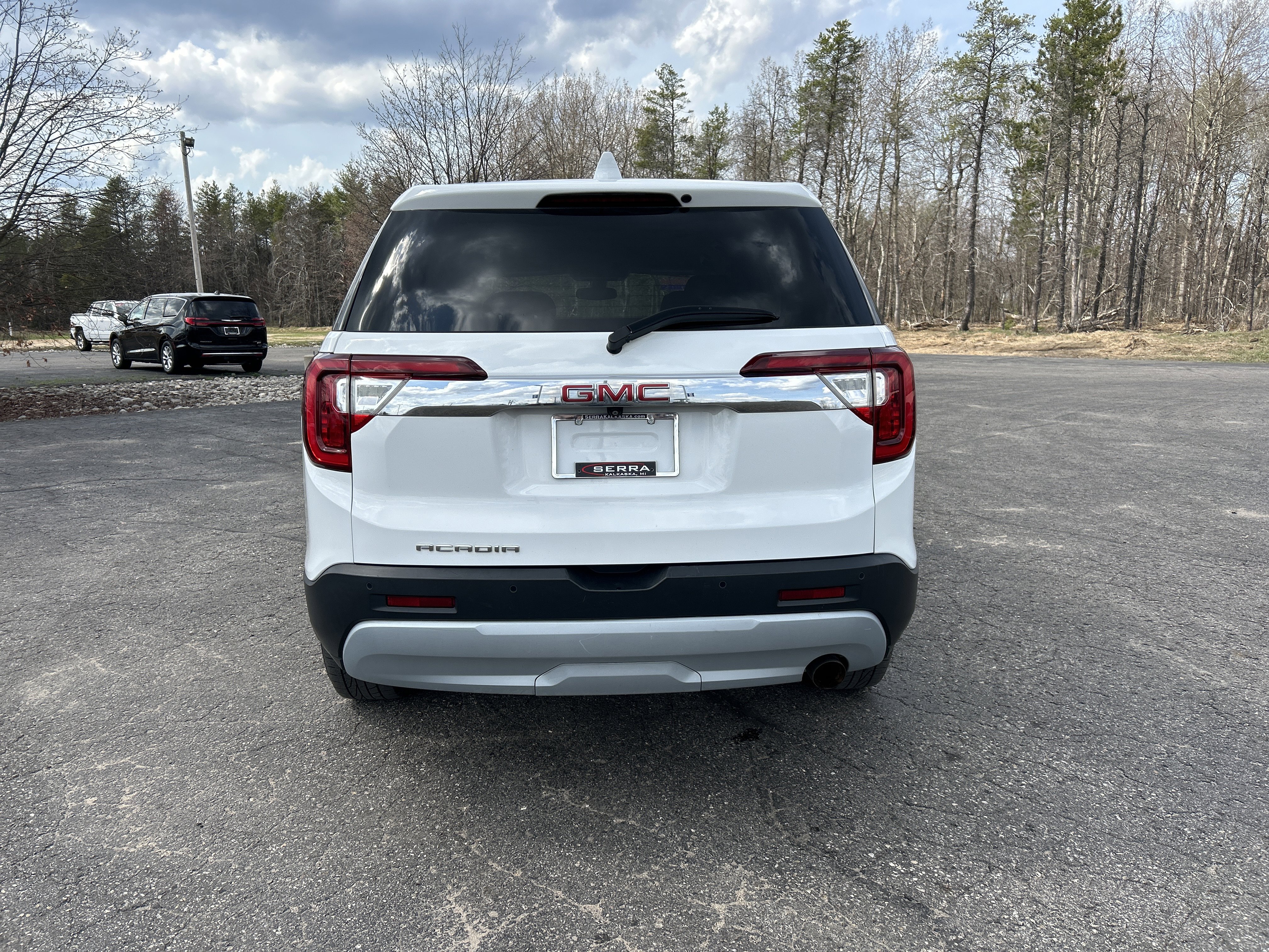 Used 2020 GMC Acadia SLE w/ LPO, Floor Liner Package FWD image 4