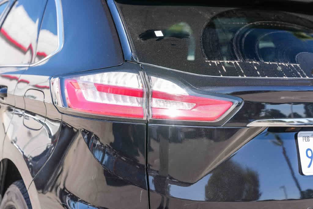Used 2019 Ford Edge SEL w/ Equipment Group 201A FWD image 9