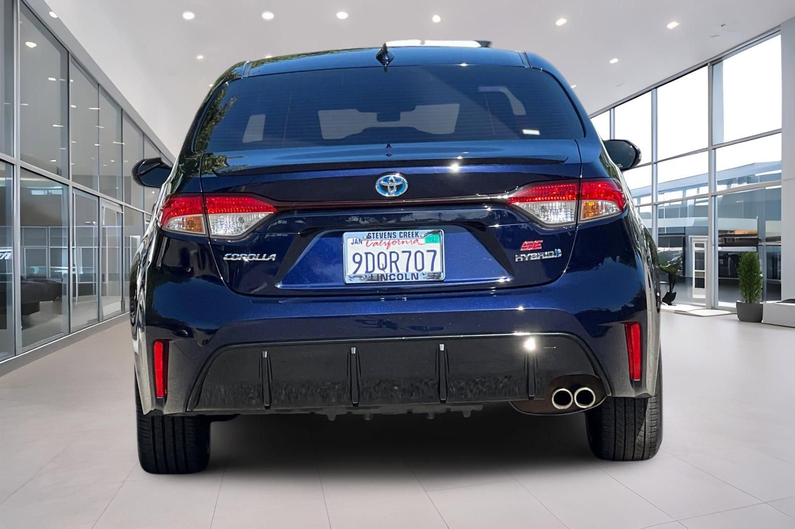 Used 2023 Toyota Corolla SE w/ SE Package FWD image 5
