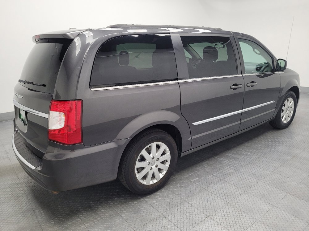 Used 2016 Chrysler Town & Country Touring FWD image 10