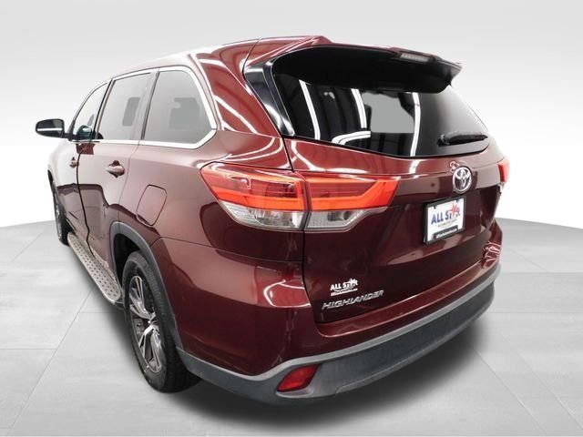 Used 2017 Toyota Highlander LE image 6